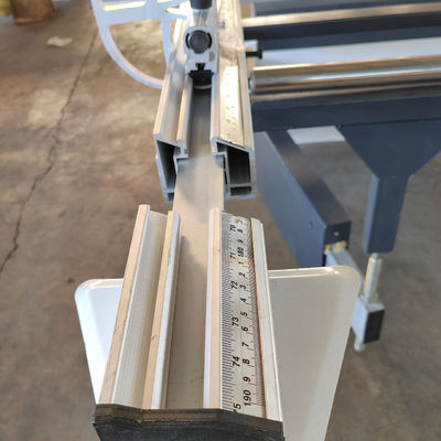 8000 r/min Scoring Speed CNC-6132 Double Blade Sliding Table Saw voor bouwwerkzaamheden