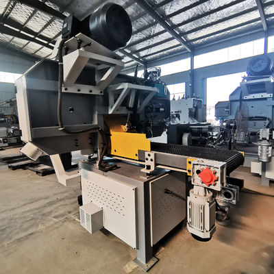 0.37kw Lifting Motor Horizontale houtbandzaagmachine met dubbele messen en transportband