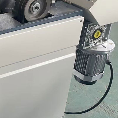 Volledig automatische poetsborstel voor houtkolven met een maximale verwerkingsbreedte van 1000 mm