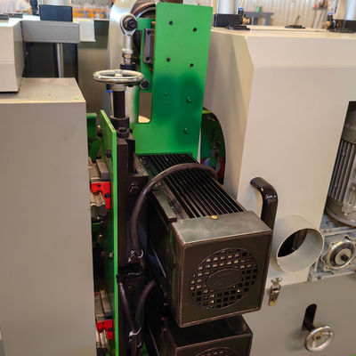 380V Houtbewerkingsfreesmachine Vierzijdige schuurmachine voor het verwijderen van boorplaten