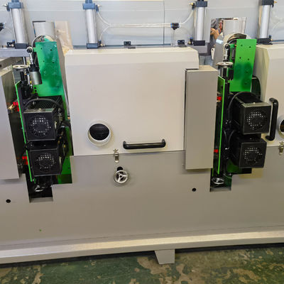 380V Houtbewerkingsfreesmachine Vierzijdige schuurmachine voor het verwijderen van boorplaten