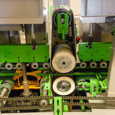 Polering van meubels van massief hout zonder moeite met vierzijdige slijpmachine PMS8130