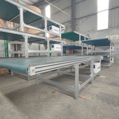 Ontwerp van automatische CNC-routermachine voor voeding en lossen met transportplatform