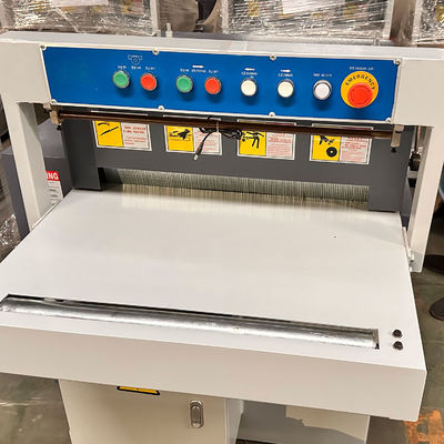 Houtsnipselsnijmachine met verstelbare snijbreedte en multi-rip zaagblad