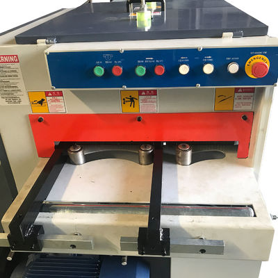 MJ141-0450 Plankzaagmachine Volledig automatische plaat Multi Blade zaag met CNC verstelbare snelheid