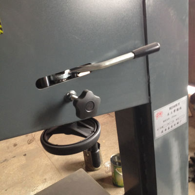 Hout snijden Verticale band zagmachine met aanpassing 380V220V Spanning en ondersteuning