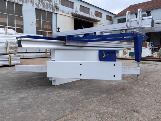 Automatische precieze schuiftafelzaag voor het snijden van multiplexhout