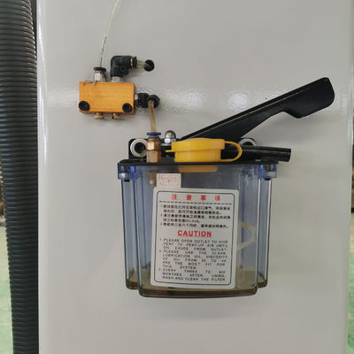 Makkelijk te bedienen houtverwerkingsmateriaalbehandelingsapparatuur met 750W draaiende servomotor