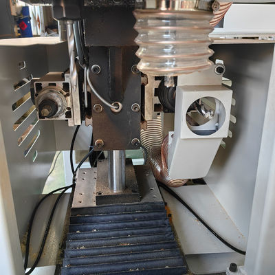 Volledig automatische houten deurboormachine CNC-sleutelgatmachine voor eenvoudige bediening