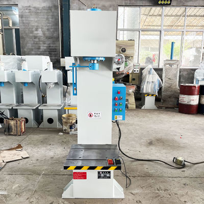 Home Toepassingen Y41-30T CNC Precision Kleine verticale hydraulische pers met 4 kW vermogen