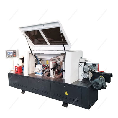 Automatische bandmachine voor de vervaardiging van kunstmatige platen voor meubels