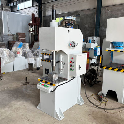 Kleine broaching machine met maximaal 25 MPa hydraulische druk en 200 mm keeldiepte