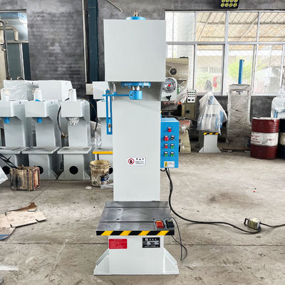 Kleine broaching machine met maximaal 25 MPa hydraulische druk en 200 mm keeldiepte