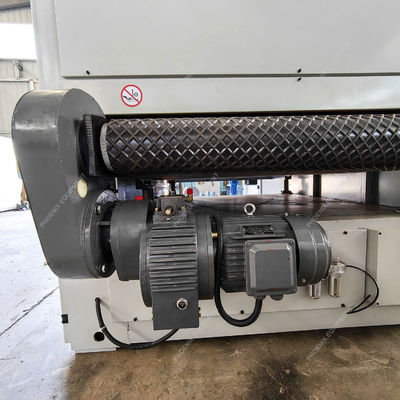 41.37kW Kracht Houtbewerking Zware breedbandsandmachine voor massief houten plaat