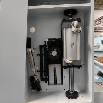Gepersonaliseerde Voltage Volledig Automatische CNC Computerzaag voor Hoogwaardig Houtsnijden