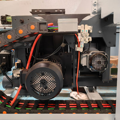 Gepersonaliseerde Voltage Volledig Automatische CNC Computerzaag voor Hoogwaardig Houtsnijden