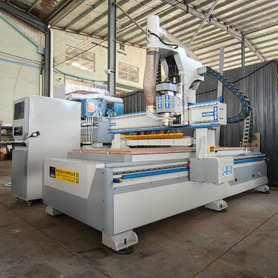 PK1325 Volledig geautomatiseerd rechtlijnig bewerkingscentrum met 12 gereedschapsmagazines CNC-router