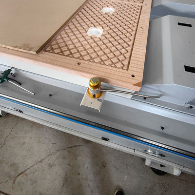 9 kW spindelmotorkracht Houtbewerking Cnc Houtroutermachine voor het snijden van multiplexmeubelen