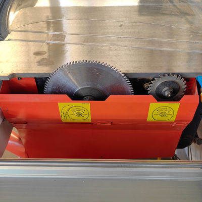 Geavanceerde houtbewerkingsmachines CNC-zaag met automatisch hek en schuiftafel