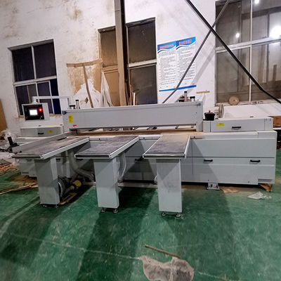 Horizontale CNC-zaagmachine voor het verwerken van houten deuren en het snijden van multiplex