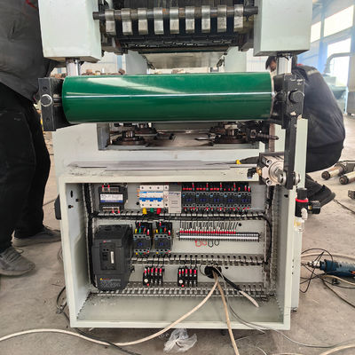 Doppelzijdige houtplaningsmachine met een planingsroldiameter van 630 mm en een vermogen van 11 kW*2