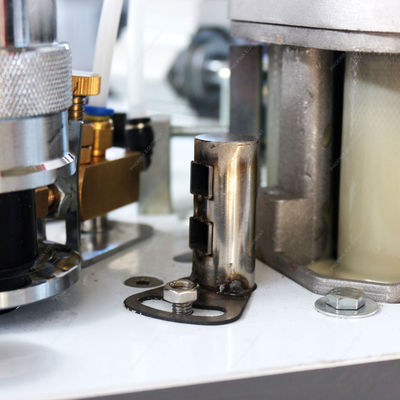 Geavanceerde volledig automatische randbandmachine voor onregelmatig gevormde bord en kantoortafel
