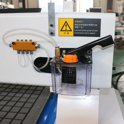 Professionele houtsnijwerk CNC-routermachine voor het maken van meubeldeuren 1300*2500mm