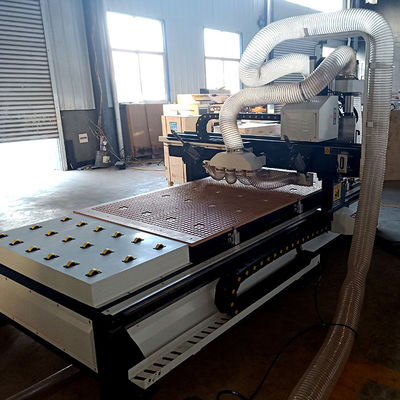 Max. Werksnelheid 25000mm/min 1300×2500mm Werktafelgrootte Houtbewerking CNC Router