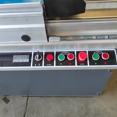 Horizontale zware precisiezaag voor houtbewerking Maximale snijlengte 3200 mm
