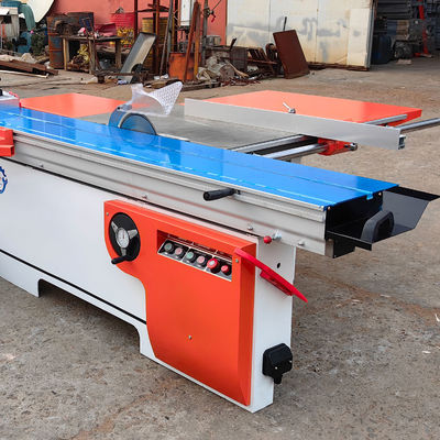 Houtsnijmachine van 2300 mm met schuiftafelzaag en max.snijhoogte 80 mm