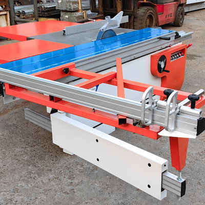 Houtsnijmachine van 2300 mm met schuiftafelzaag en max.snijhoogte 80 mm