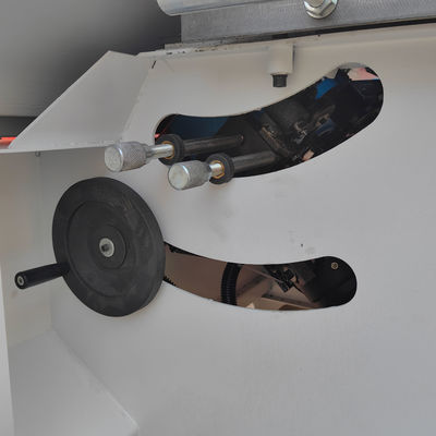 Houtsnijmachine van 2300 mm met schuiftafelzaag en max.snijhoogte 80 mm