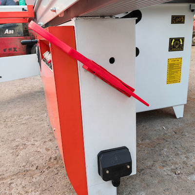 Houtsnijmachine van 2300 mm met schuiftafelzaag en max.snijhoogte 80 mm