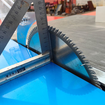 2300 mm Schuiftafellengte Hoogpressiepaneelzaag voor houtbewerking PVC-platen snijden