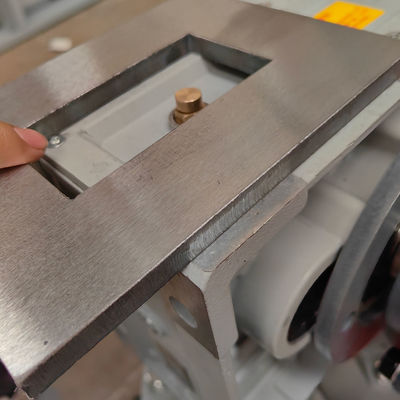 Makkelijk te bedienen metalen platte deburrerende trillende tumblerpoetsmachine met vacuüm
