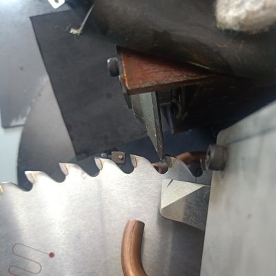 Automatische CNC-slijpmachine voor het slijpen van cirkelzaagbladen van legeringen voor het slijpen van de bovenkant en de zijkant