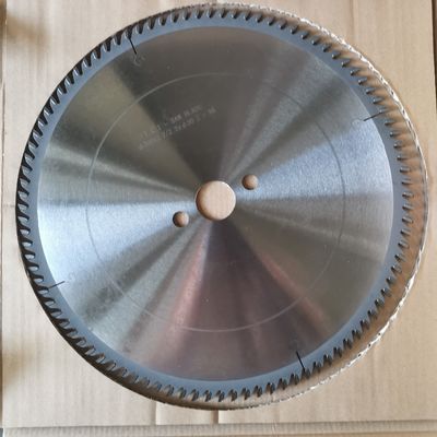 Tct Carbide materiaal legering Houtbewerking Circulaire zaagblad voor het snijden van massief hout