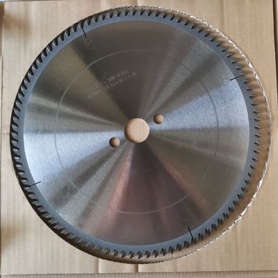 Tct Carbide materiaal legering Houtbewerking Circulaire zaagblad voor het snijden van massief hout