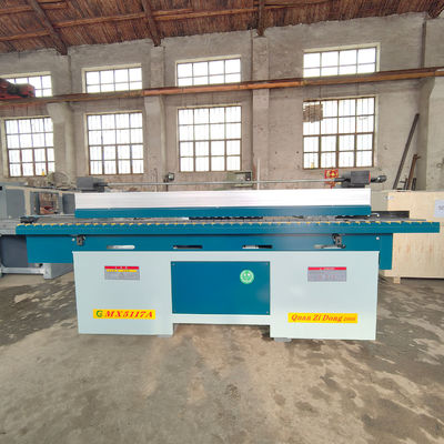 Houtbewerkingsmachine Automatische spindelvormmachine voor houtvorming Kracht 4 kW Gewicht 600 kg