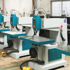 Halfautomatische houtfreesvormmachine spindelvormmachine met kantelingsas en kantelingstafel