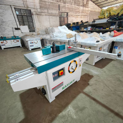 Eenassige houtvormmachine met automatische schuiftafel en maximale werkbreedte van 800 mm