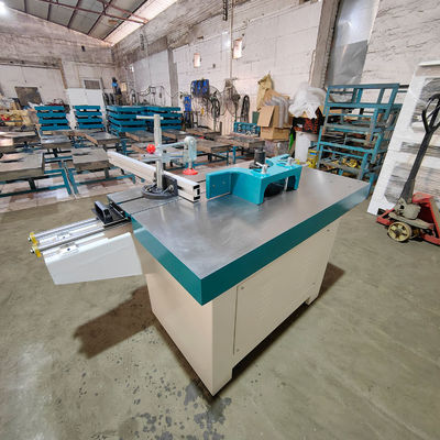 Eenassige houtvormmachine met automatische schuiftafel en maximale werkbreedte van 800 mm