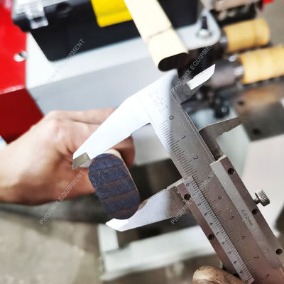 Machine voor het vervaardigen van houten ronde balken met een werkbalk met een diameter van R6-R30 mm