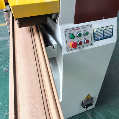 120 mm Max. Werkdikte Houtplaneroppervlak 180 mm Houtprofielen Lijngietmachine