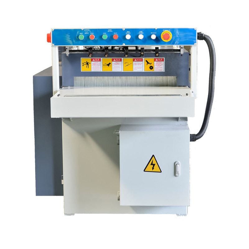 Houtsnipselsnijmachine met verstelbare snijbreedte en multi-rip zaagblad