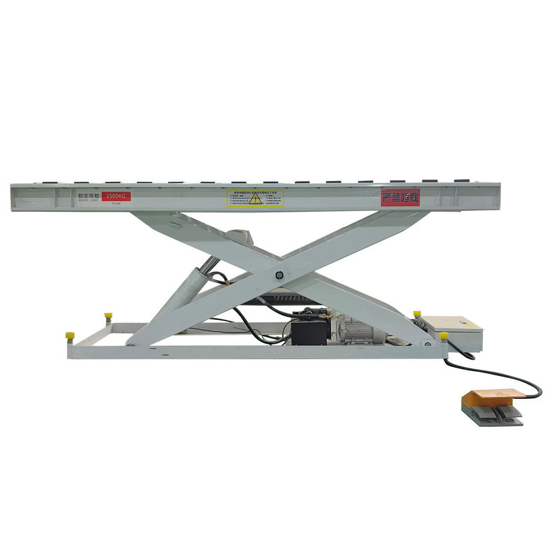 Elektrische roltafel voor het laden van panelen op CNC-paneelzaagapparatuur met schaarhef van 1500 kg