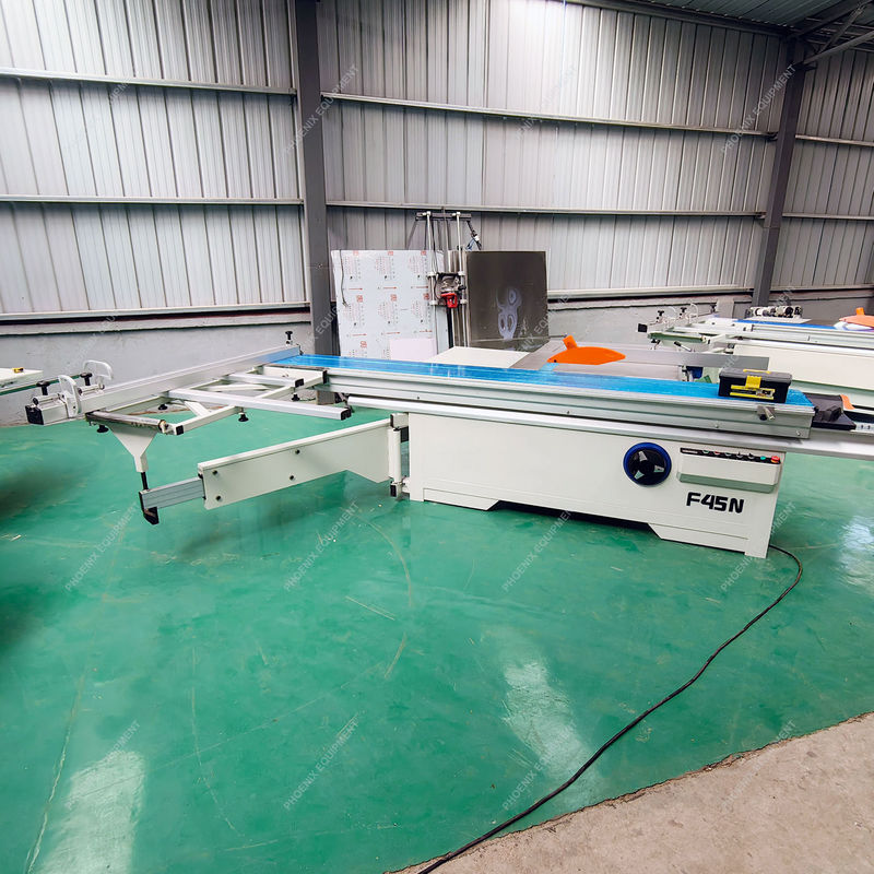 3200*425mm Schuiftafel Lengte * Breedte F45N Houtbewerking CNC Precision Saw 45 graden