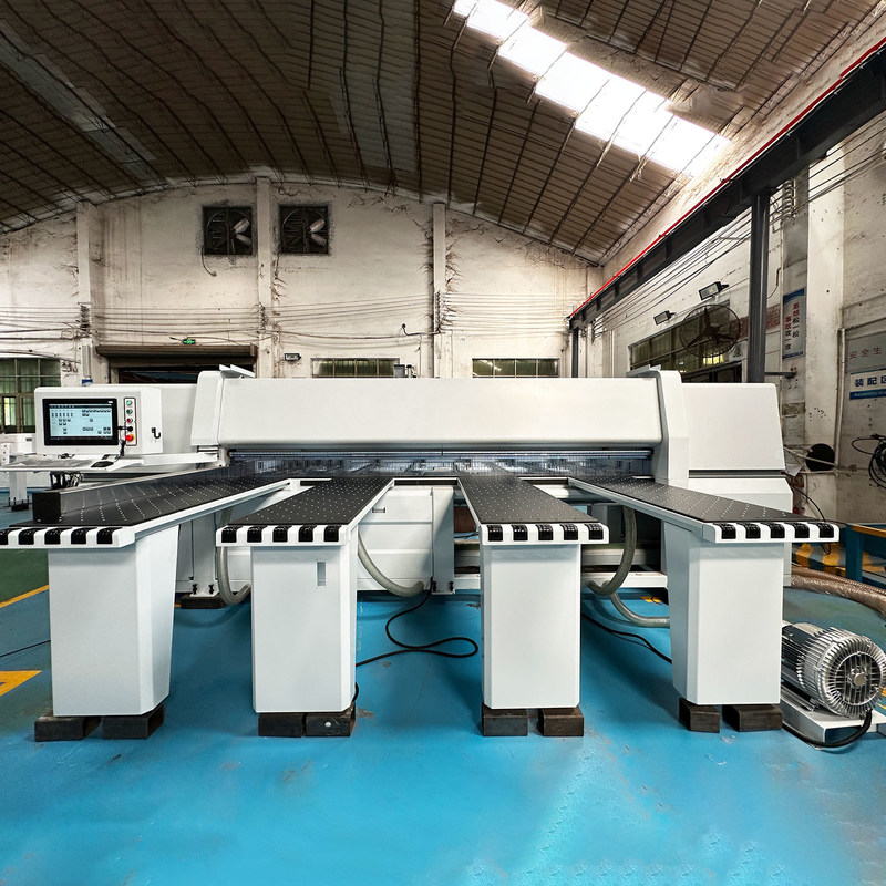 Machine voor het snijden van panelen en houtbewerking met automatische precisiefunctie