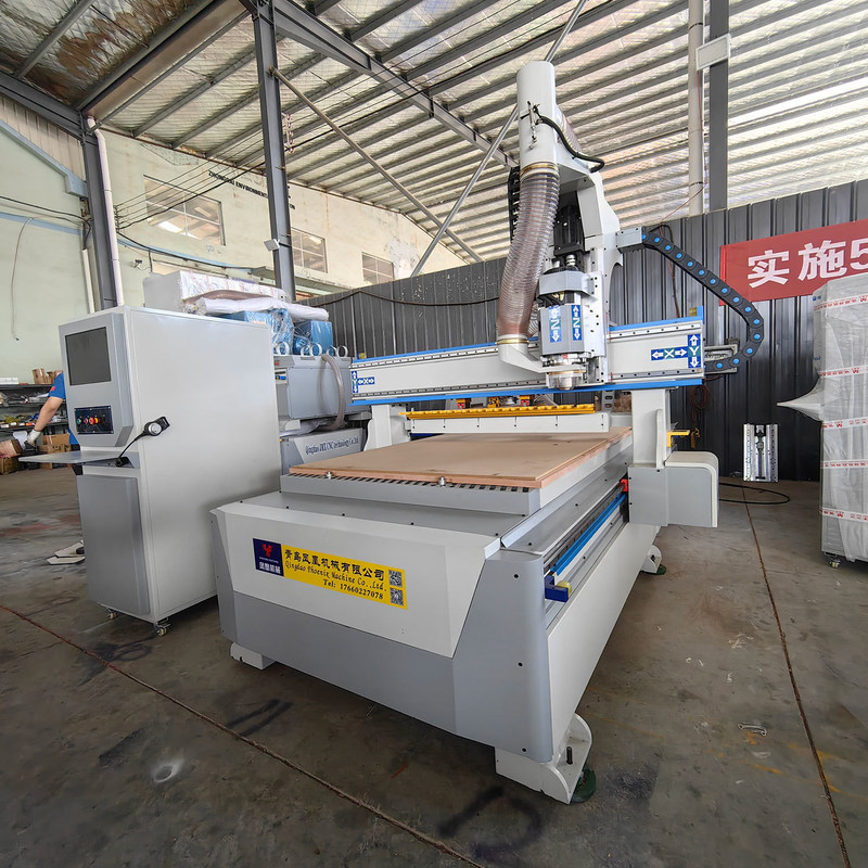 Houtbewerking CNC-routermachine met lineaire automatische gereedschapswisselaar en hoge duurzaamheid