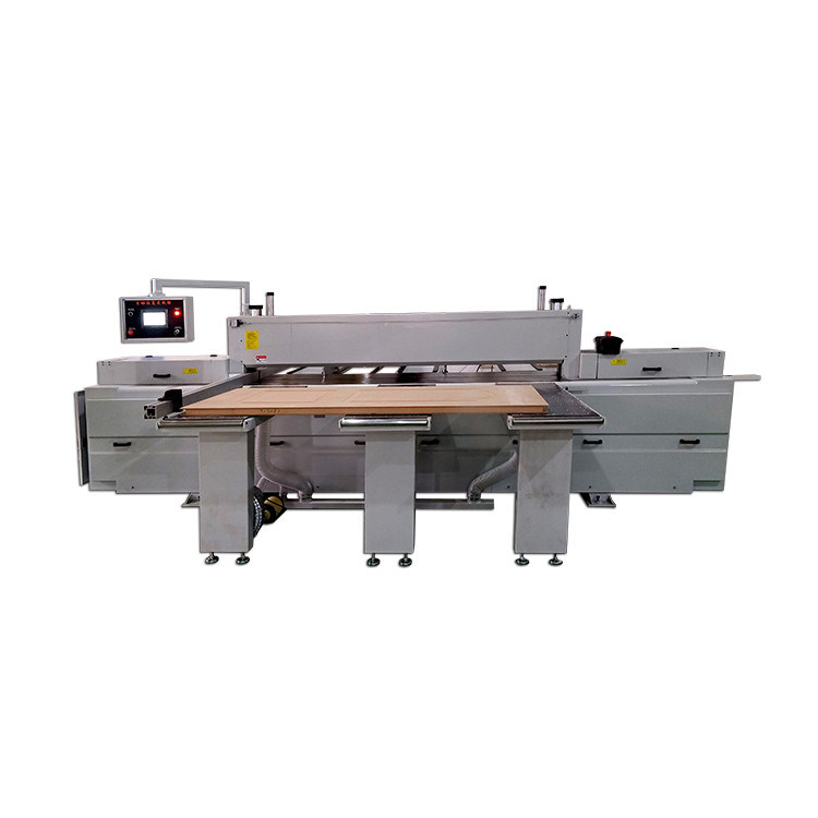 Horizontale CNC-zaagmachine voor het verwerken van houten deuren en het snijden van multiplex